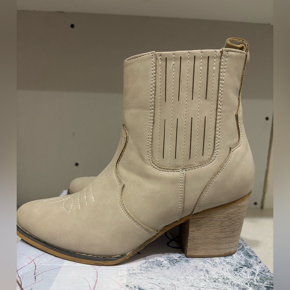 Western style ankle boots size 5/6